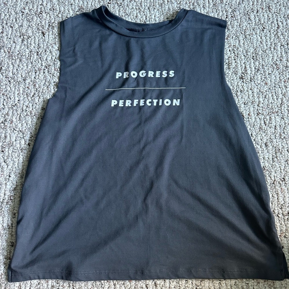 Workout light-fit tank top loose